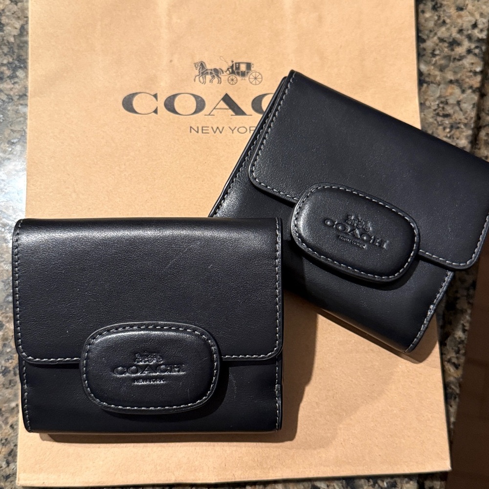NWT! Coach leather wallet in black color.